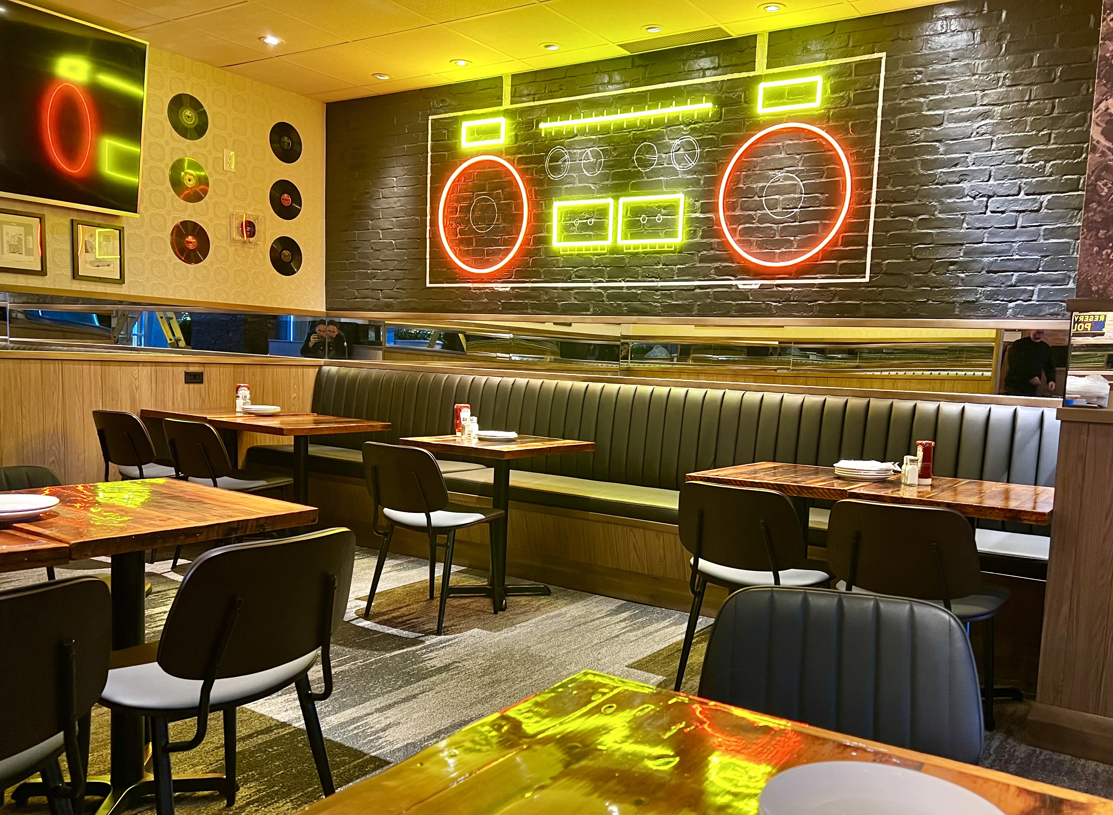 What to Look for When Buying a Food Franchise in Ontario